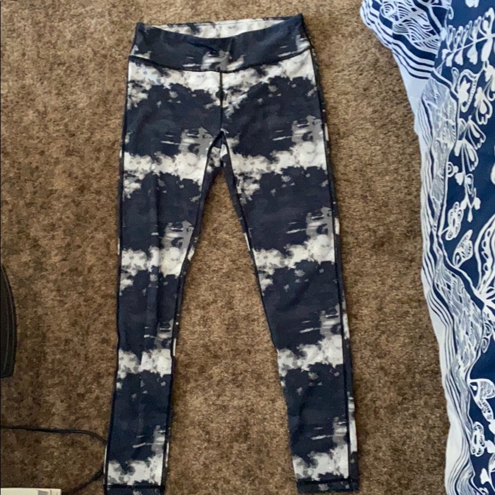Multicolor leggings.